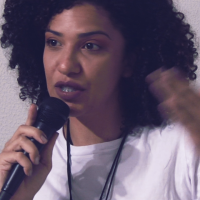 “Quando falta água, falta primeiro na periferia. E essa população tem cor”, diz Mônica Seixas