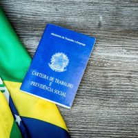 Observatório da Democracia – O pleno emprego como suporte da democracia