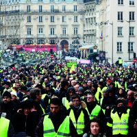 Quem são os coletes amarelos franceses?