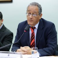 Maringoni enfrenta a extrema-direita no Congresso