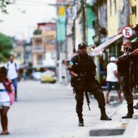 O POLICIAL E A MÃO OPRESSORA DO ESTADO, QUE TAMBEM É EXPLORADO!!!