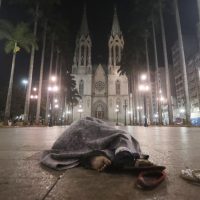 VAMOS COMBATER AS DESIGUALDADES DA NOSSA SOCIEDADE QUE ELIMINAM A DIGNIDADE, O AMOR, A ESPERANÇA, AS VIDAS . Por Francisvaldo Mendes