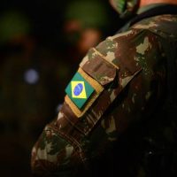 Forças Armadas não podem servir aos coronéis
