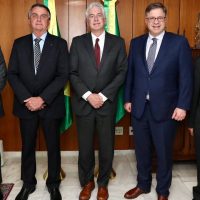 Glauber Braga cobra informações sobre vinda do diretor da CIA ao Brasil