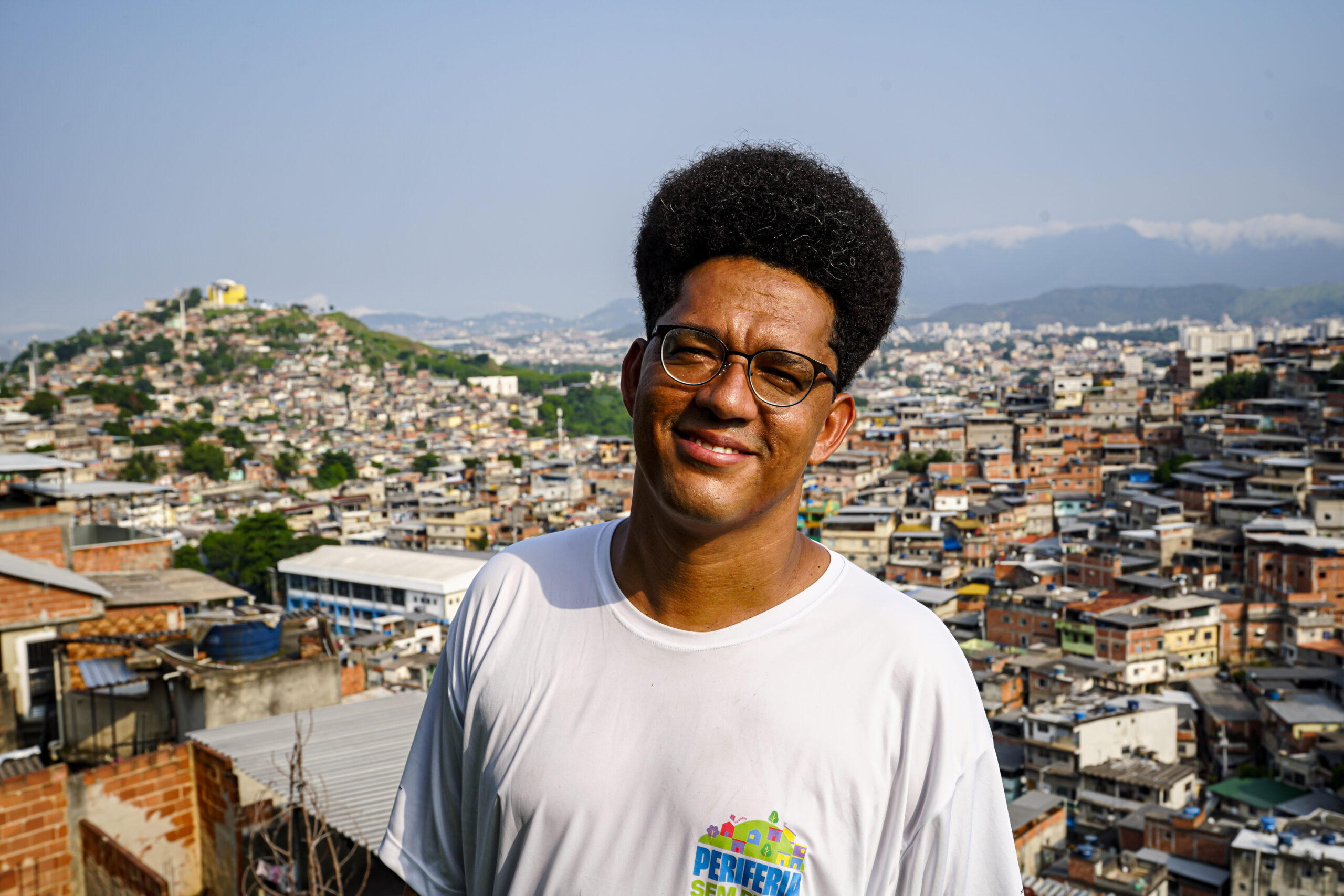 Guilherme Simões no Complexo do Alemão durante Caravana das Periferias (Março, 2024, Foto: Leandro Vaz)