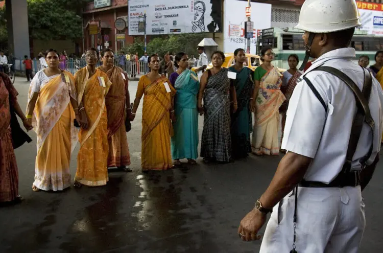 Multidões de jovens indianos em protesto